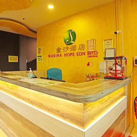 Super Oyo 90478 Marina World Hotel Kuching Exterior foto