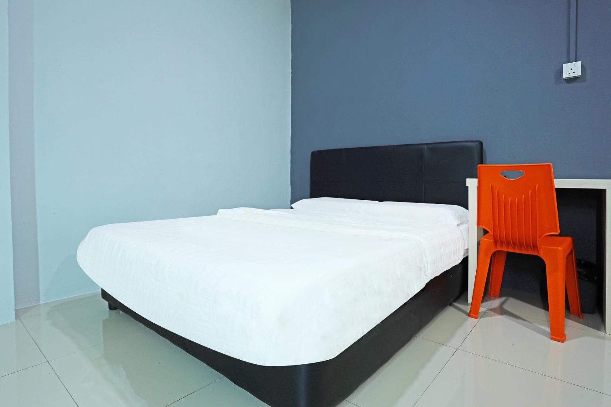 Super Oyo 90478 Marina World Hotel Kuching Exterior foto
