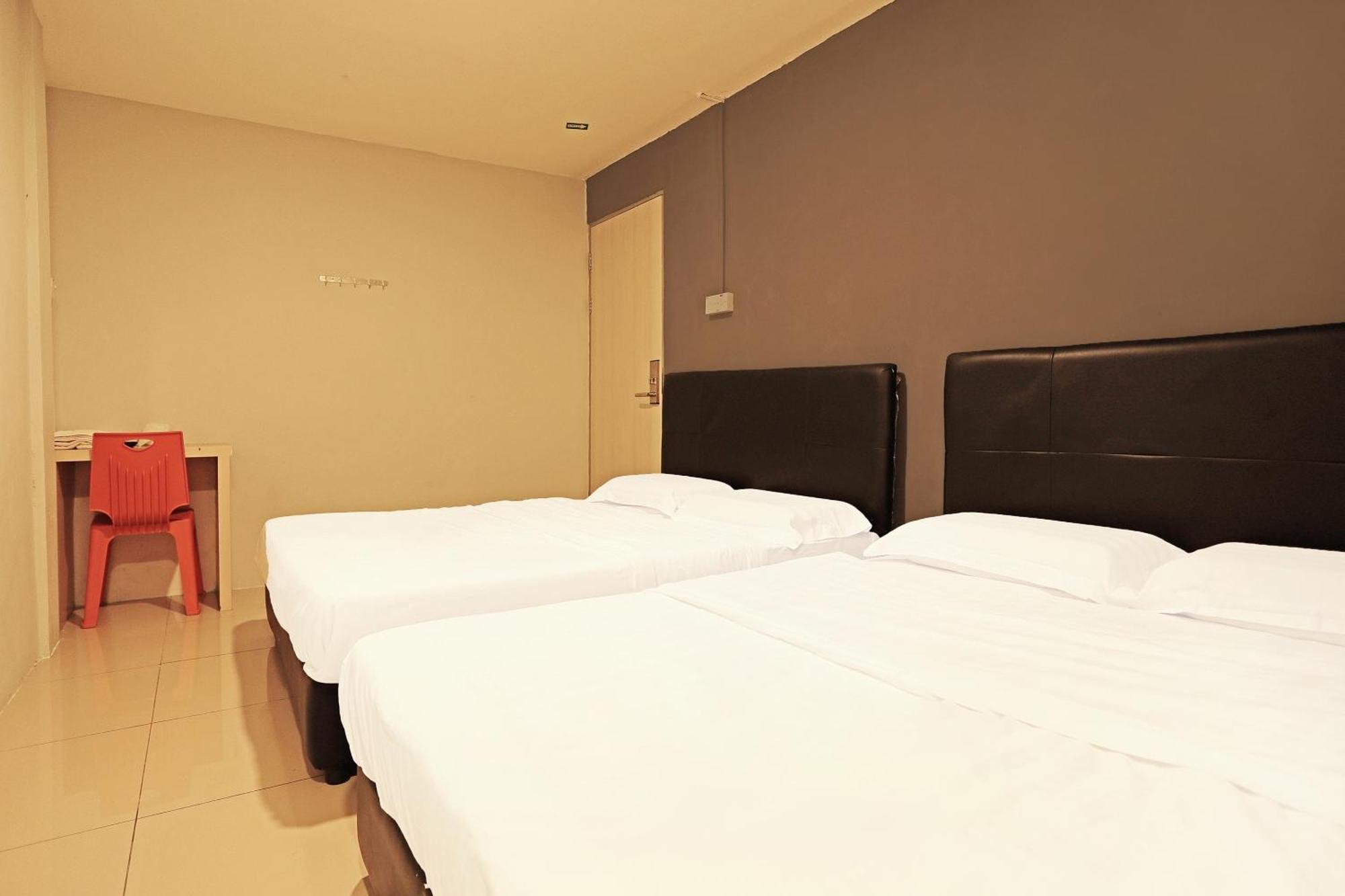 Super Oyo 90478 Marina World Hotel Kuching Exterior foto