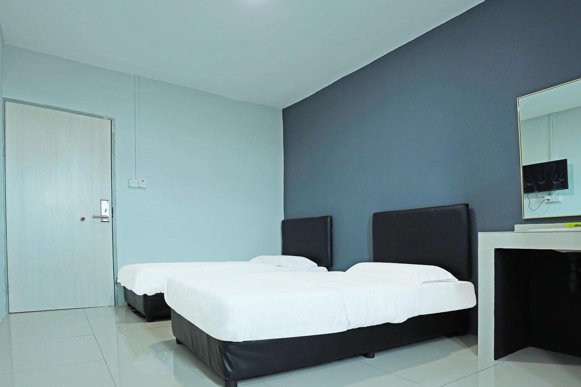 Super Oyo 90478 Marina World Hotel Kuching Exterior foto