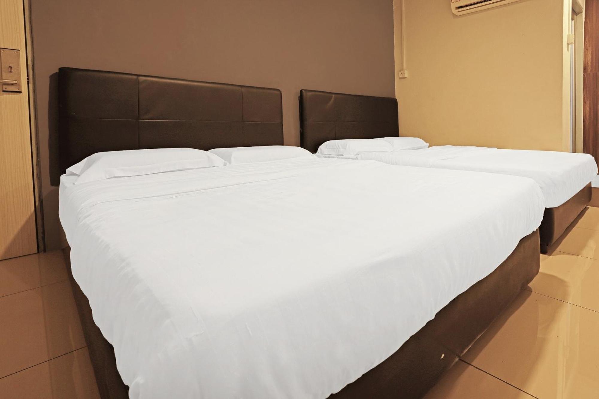 Super Oyo 90478 Marina World Hotel Kuching Exterior foto