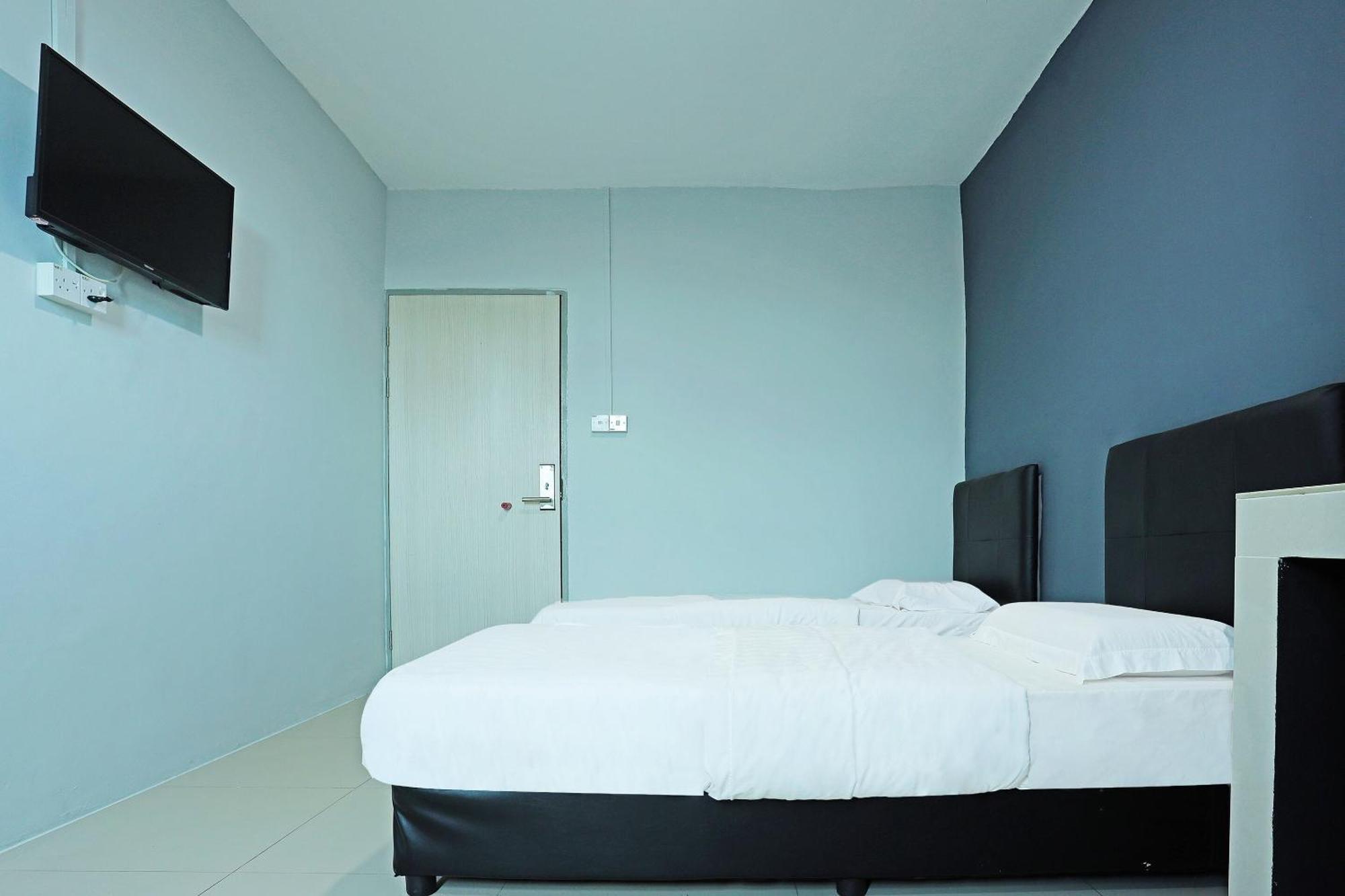 Super Oyo 90478 Marina World Hotel Kuching Exterior foto