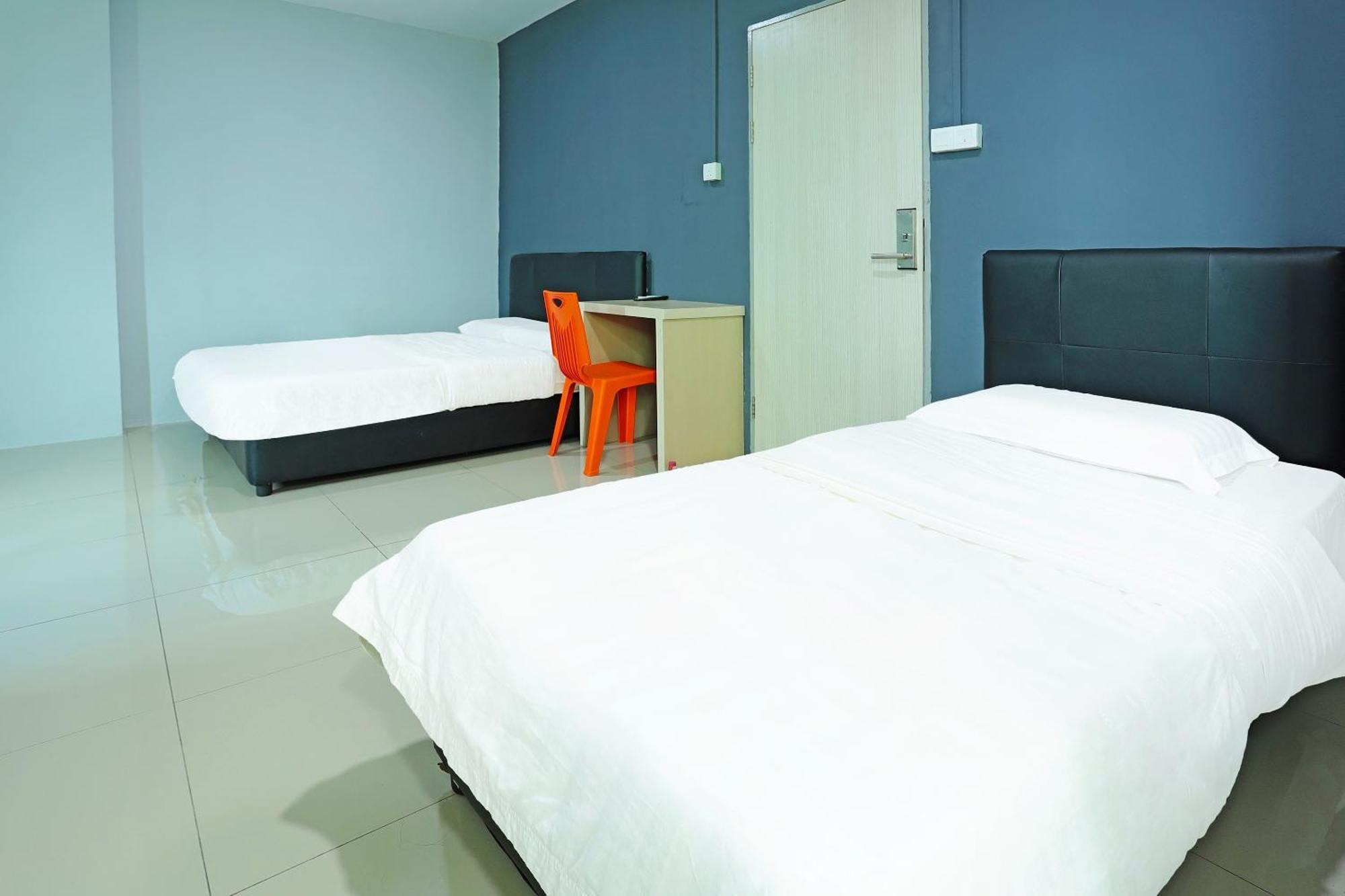 Super Oyo 90478 Marina World Hotel Kuching Exterior foto