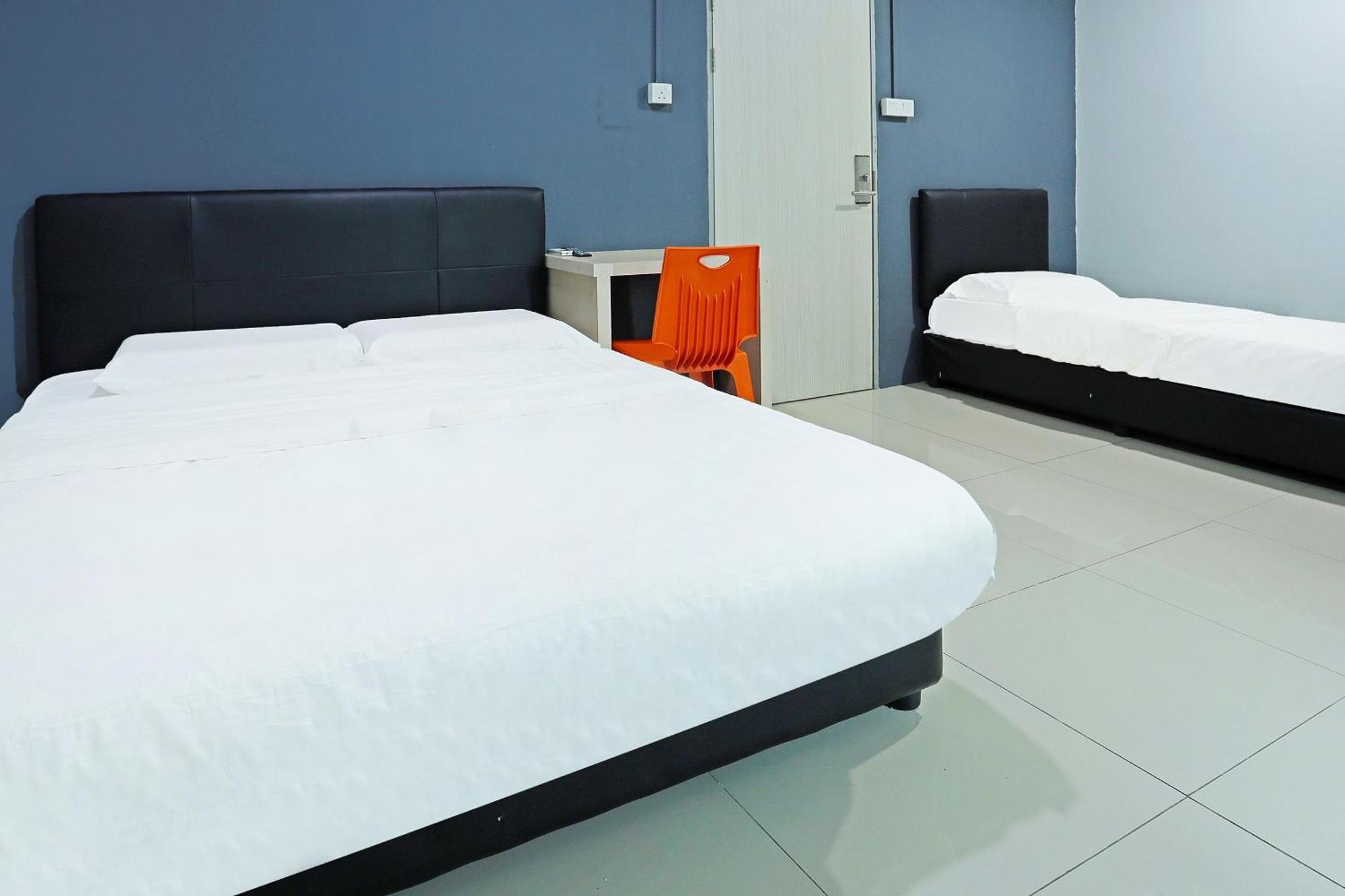 Super Oyo 90478 Marina World Hotel Kuching Exterior foto