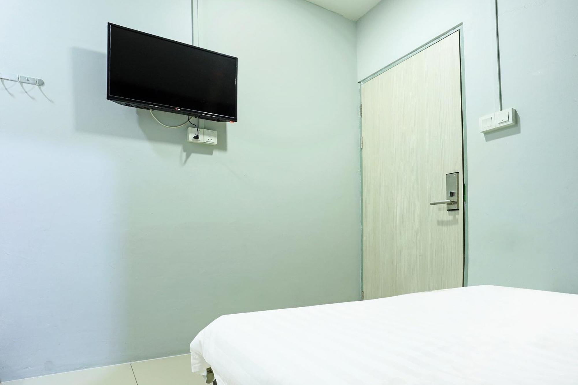 Super Oyo 90478 Marina World Hotel Kuching Exterior foto
